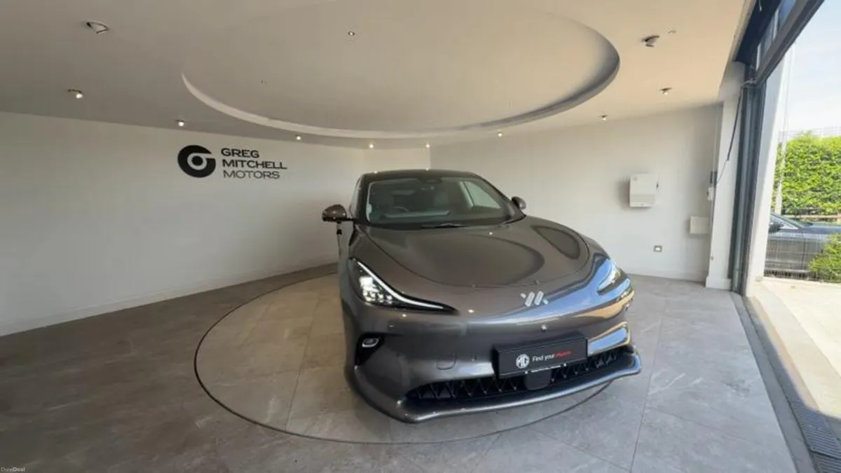 MG IM6 300kW Long Range 100kWh 5dr Auto - Image 2