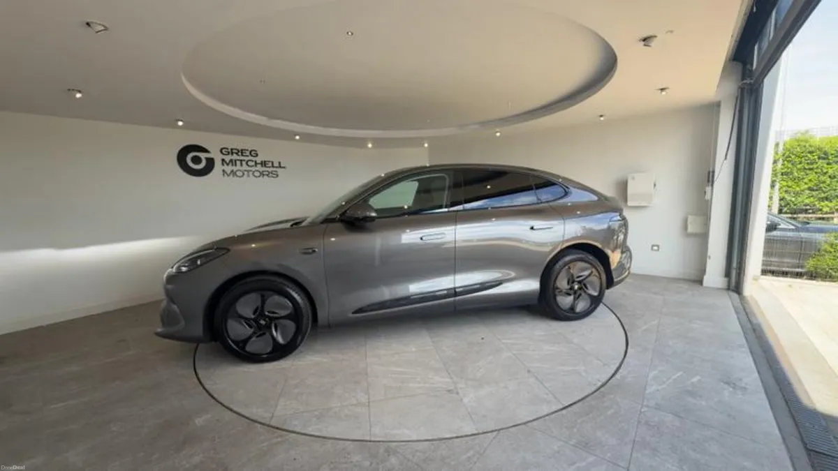 MG IM6 300kW Long Range 100kWh 5dr Auto - Image 4