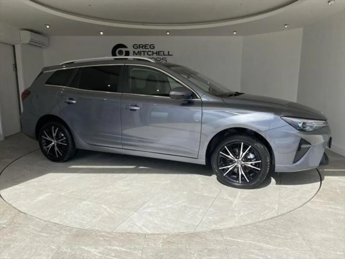 MG MG5 115kW Trophy EV Long Range 61kWh 5dr Auto - Image 1