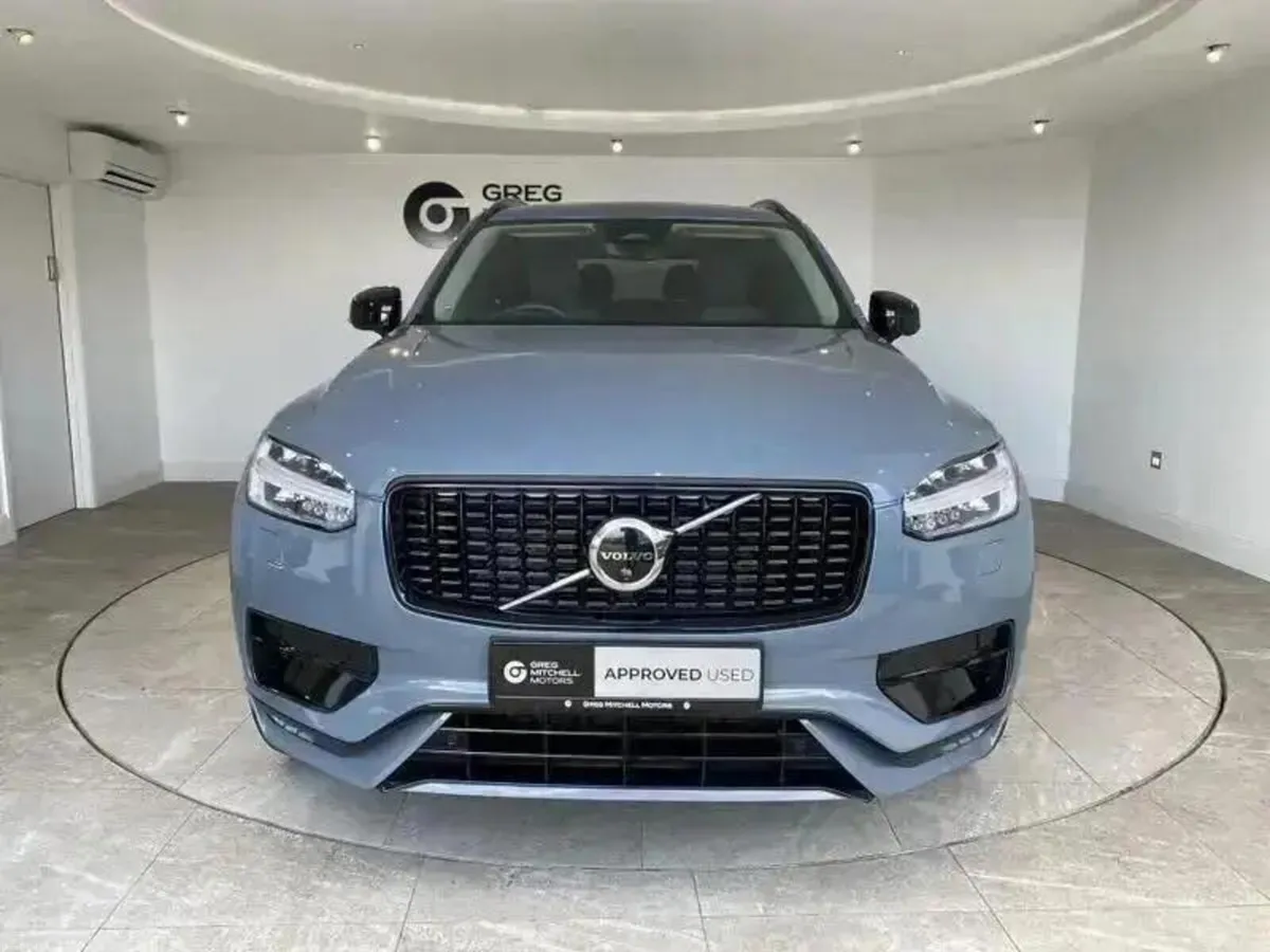 Volvo XC90 2.0 B5P Ultimate Dark 5dr AWD Geartroni - Image 2