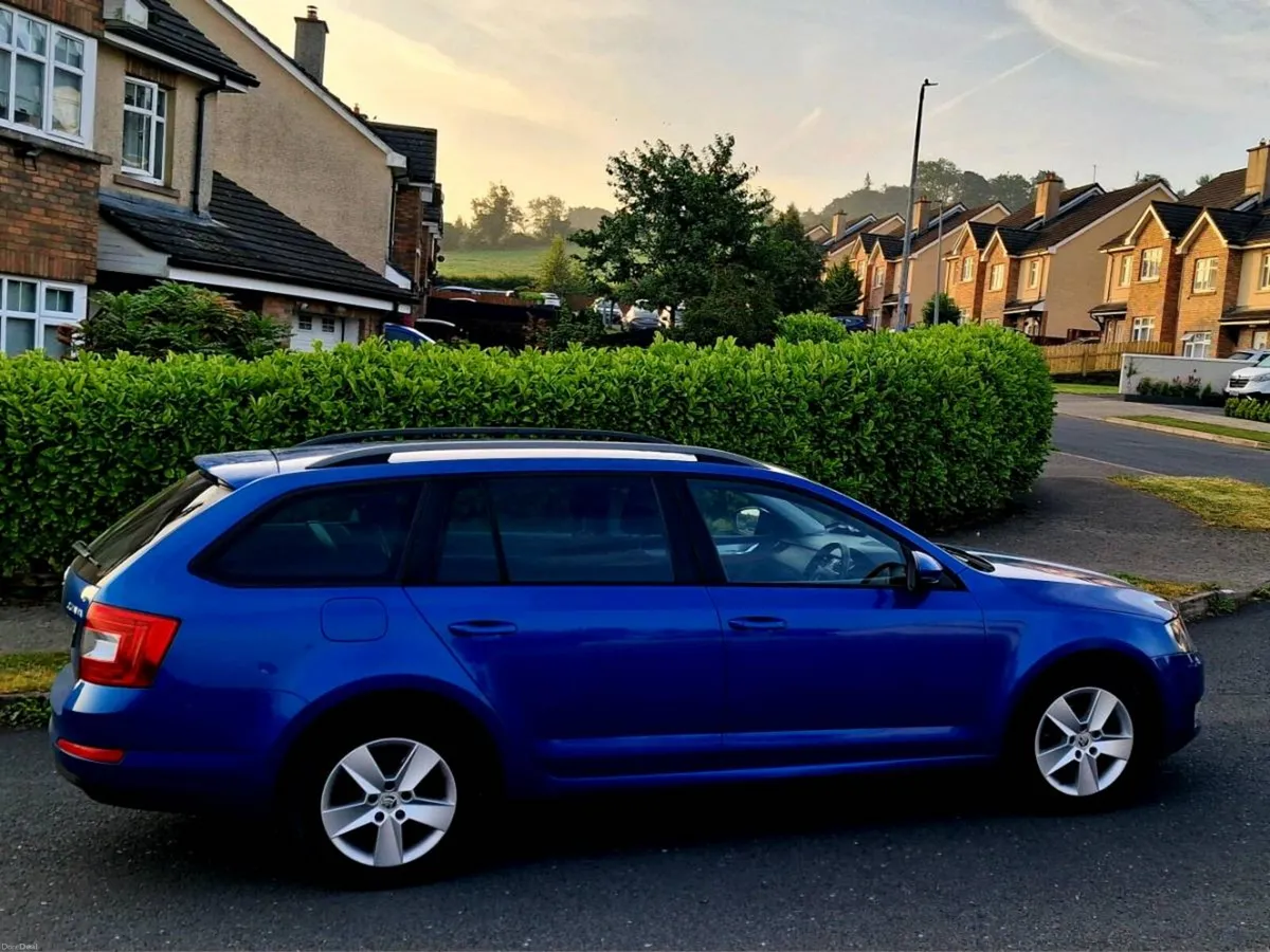 SKODA OCTAVIA 152 1.6 TDI ESTATE NO MARKS NO DENTS - Image 1