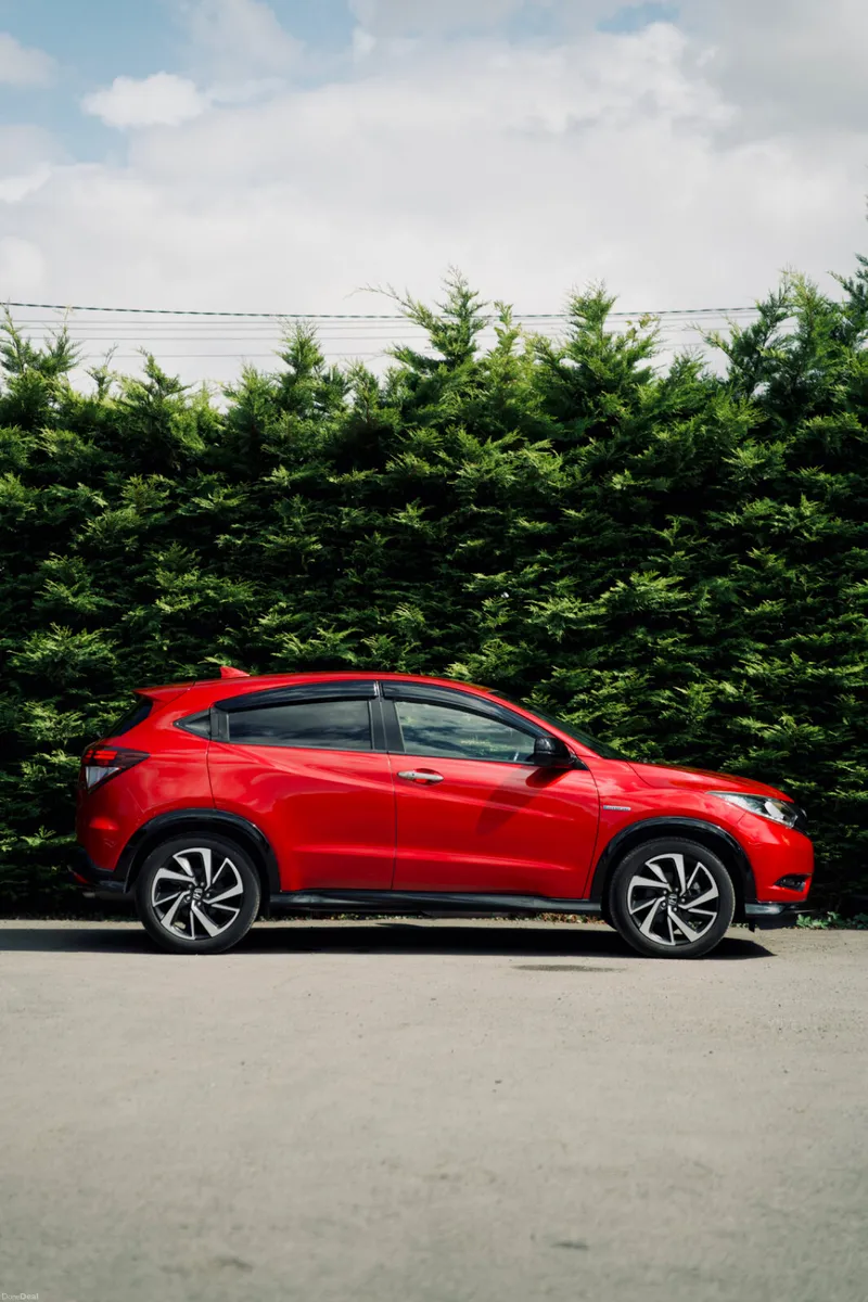 Honda Vezel RS Hybrid 2017 | Sporty Hybrid SUV - Image 4