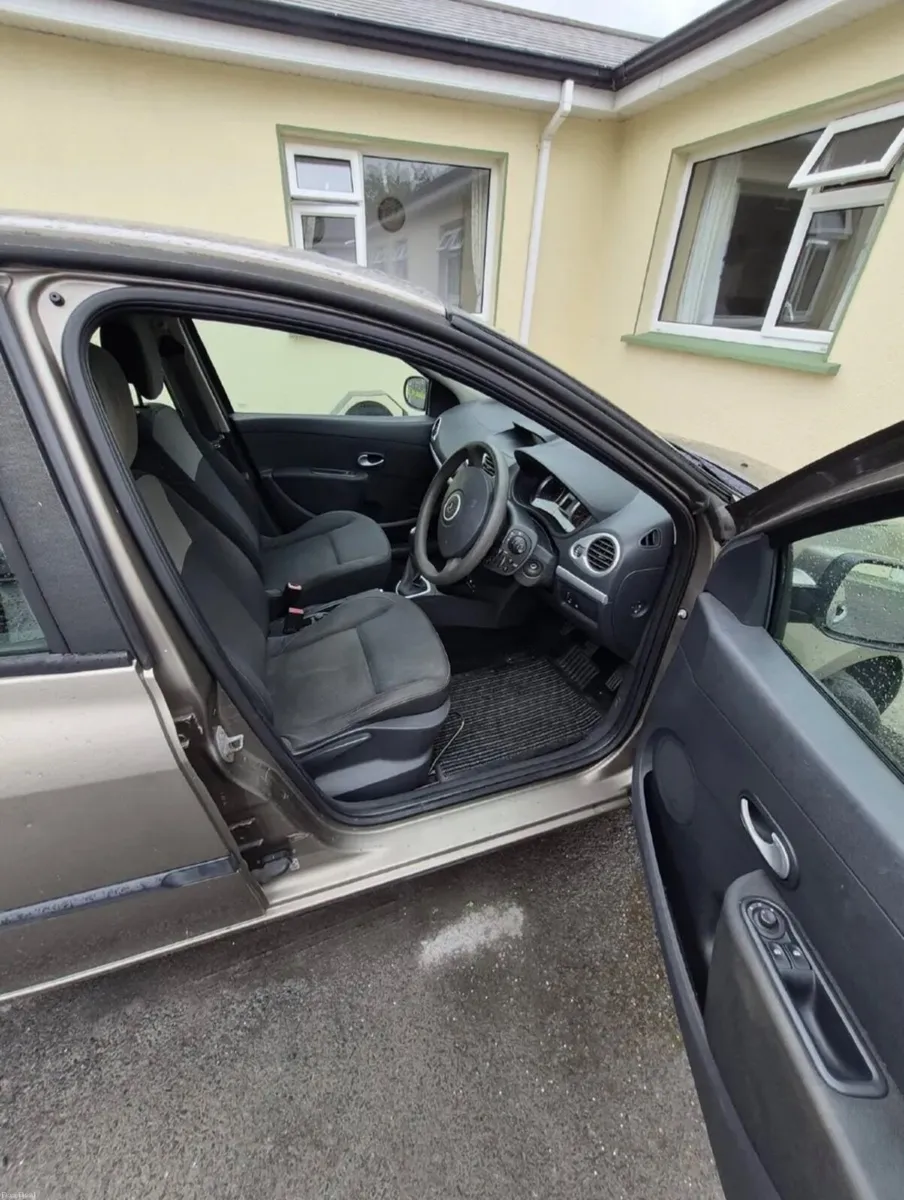 Renault Clio 2010 - Image 6