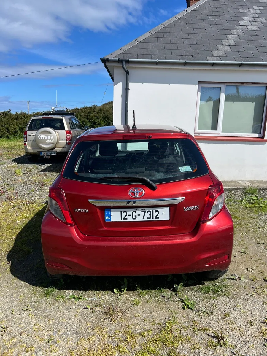 2012 Toyota Yaris - Image 2