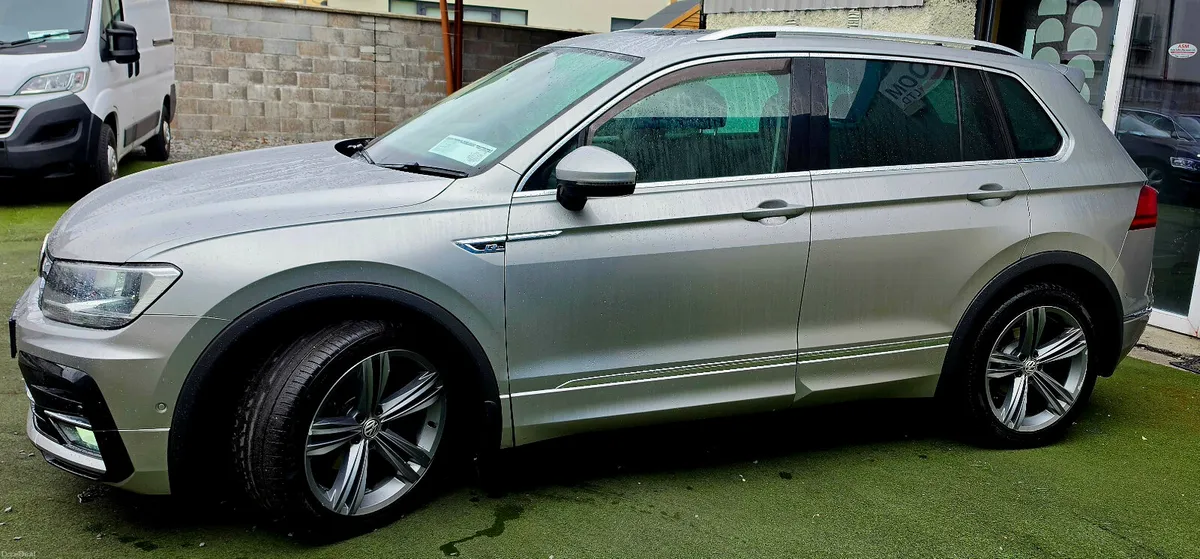 VW Tiguan R-Line 2.0TDI REV CAMERA GLASS ROOF - Image 2