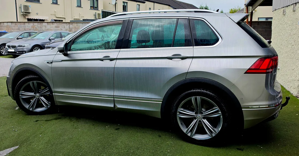 VW Tiguan R-Line 2.0TDI REV CAMERA GLASS ROOF - Image 3