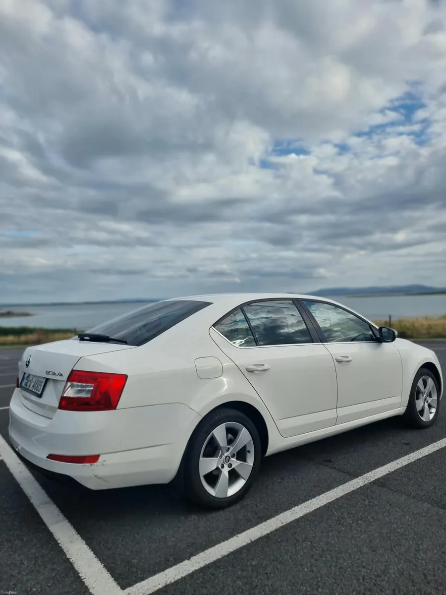 Skoda Octavia 2015 Low Mileage 1.6 Diesel - Image 4