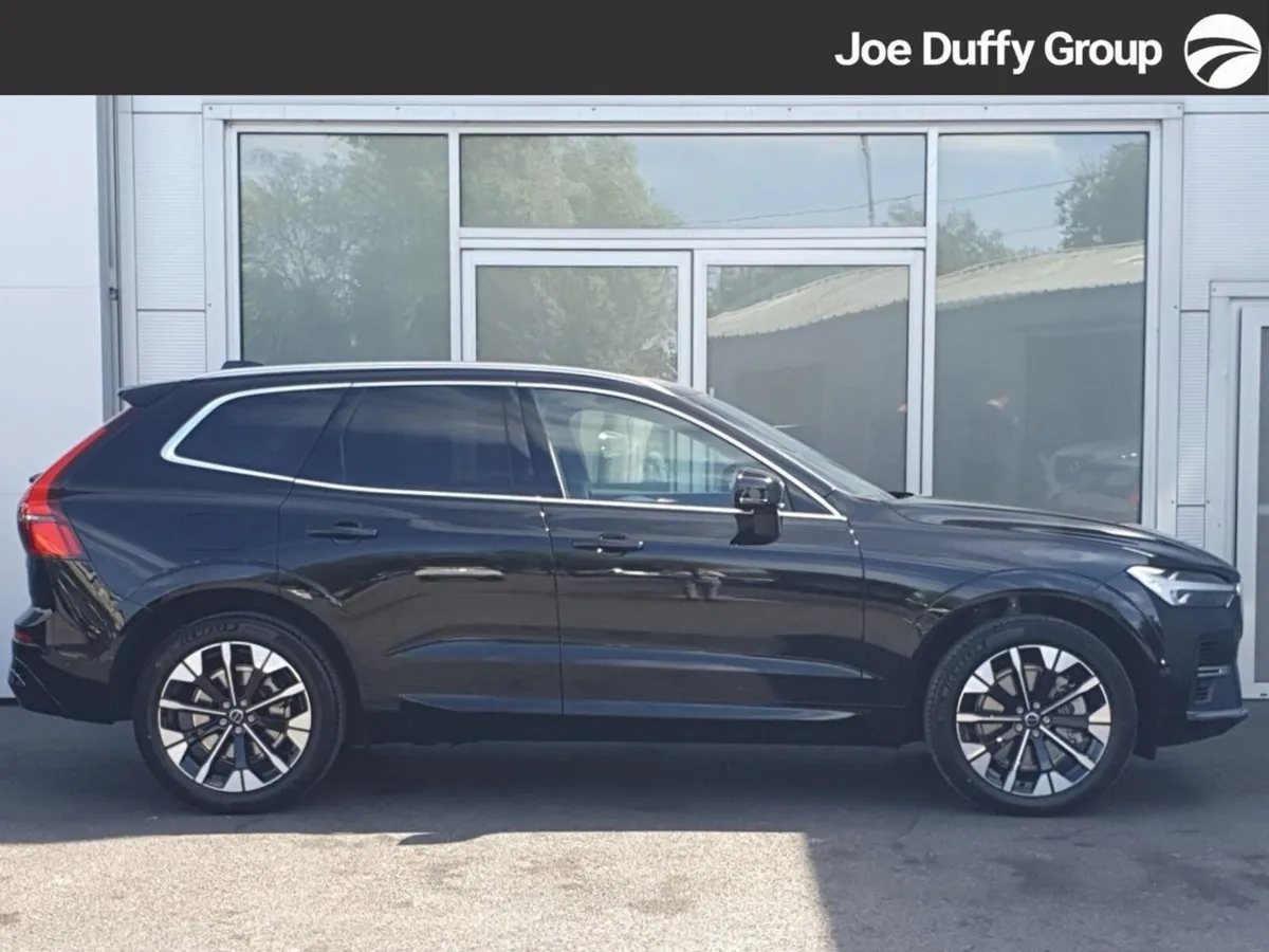 Volvo XC60 T6 AWD PHEV Plus BRIGHT with PLUS PACK, - Image 5