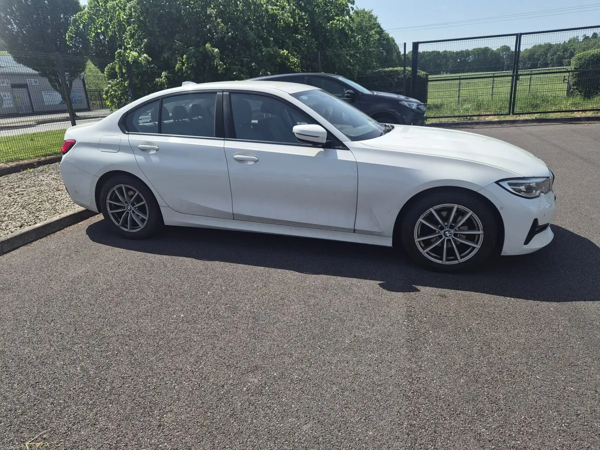 BMW 3-Series 2019 - Image 4