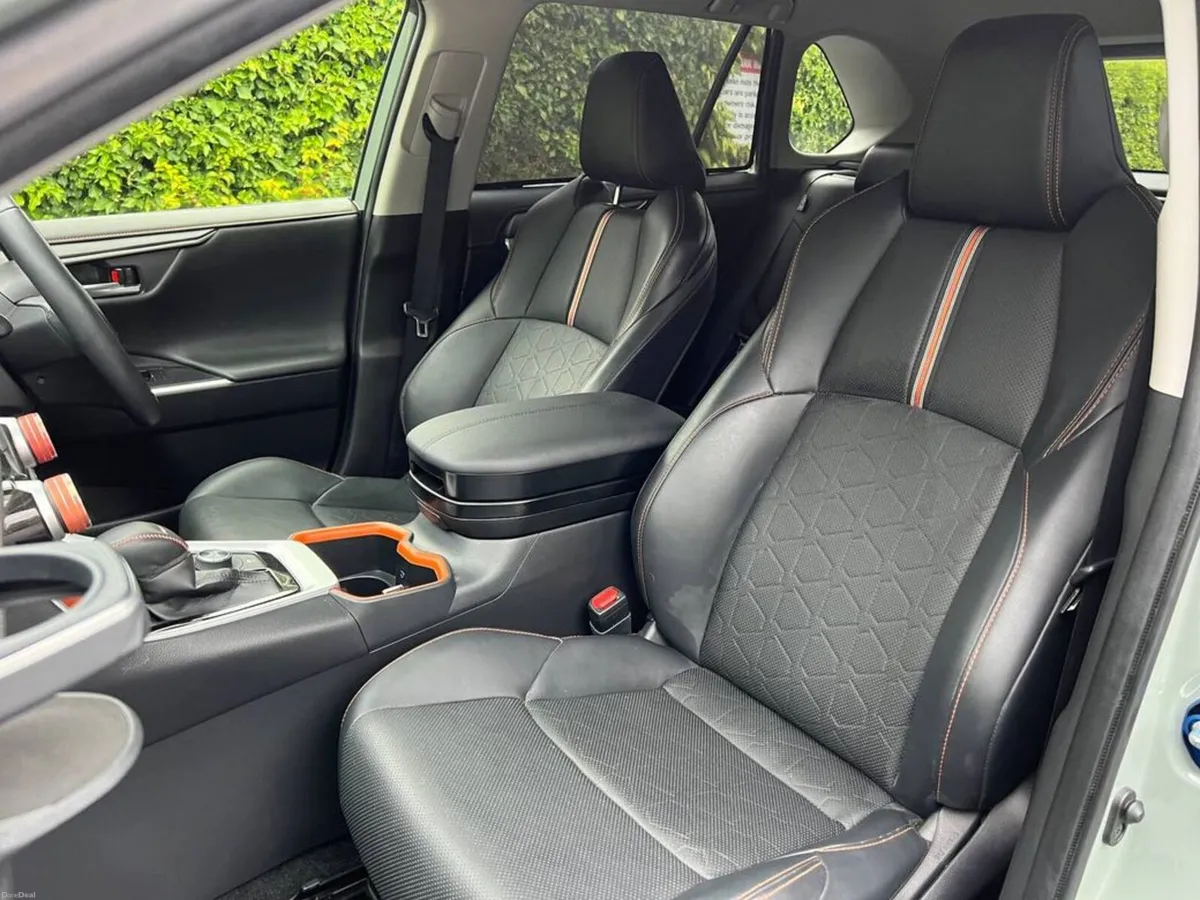Toyota RAV4 ADVENTURE 2.5 HYBRID AUTO // 19" ALLOY - Image 6