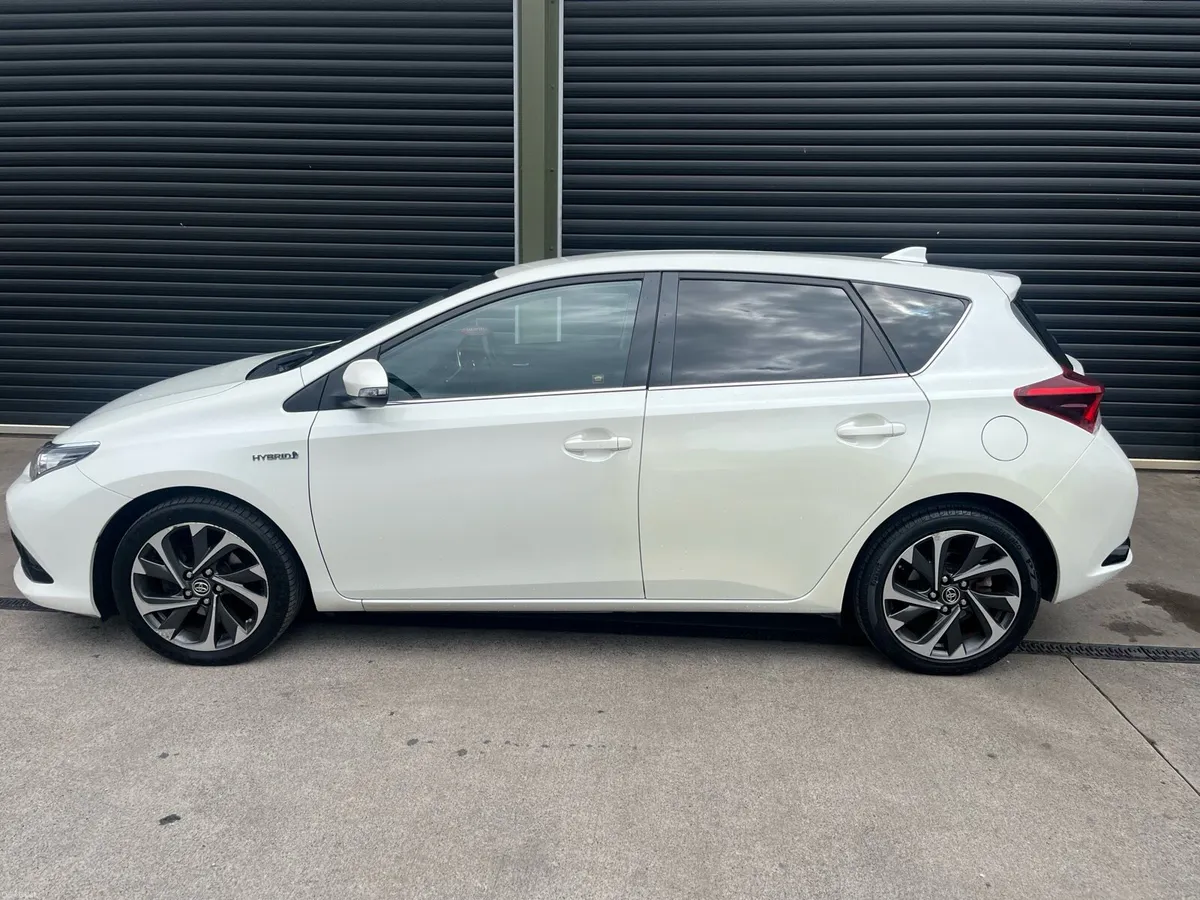 For Sale Toyota Auris Sol Hybrid - Image 5