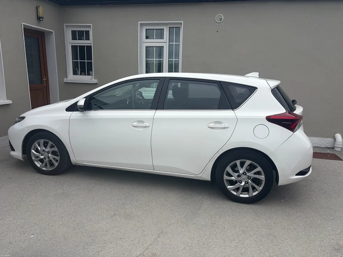 Toyota Auris - Image 1