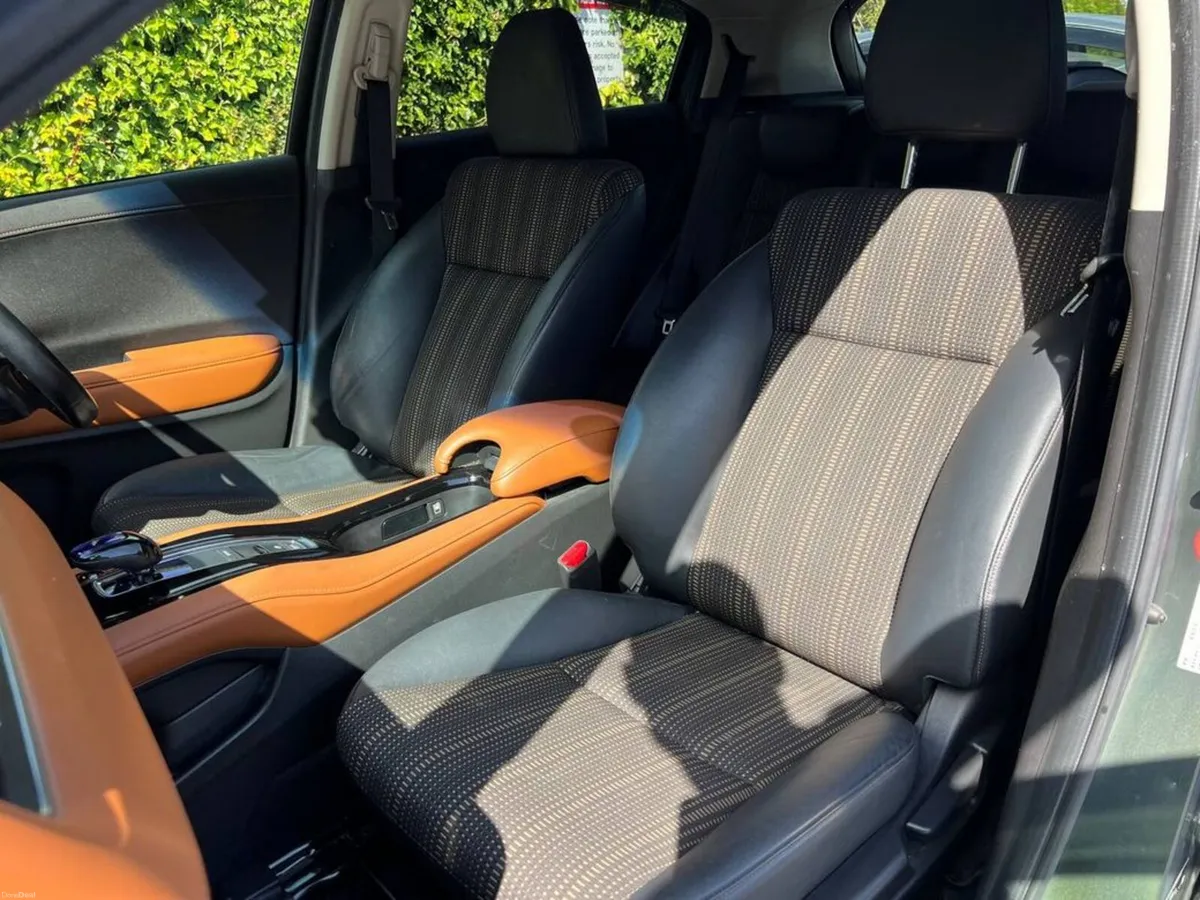 Honda Vezel 1.5 HYBRID AUTO // HALF LEATHER HEATED - Image 6