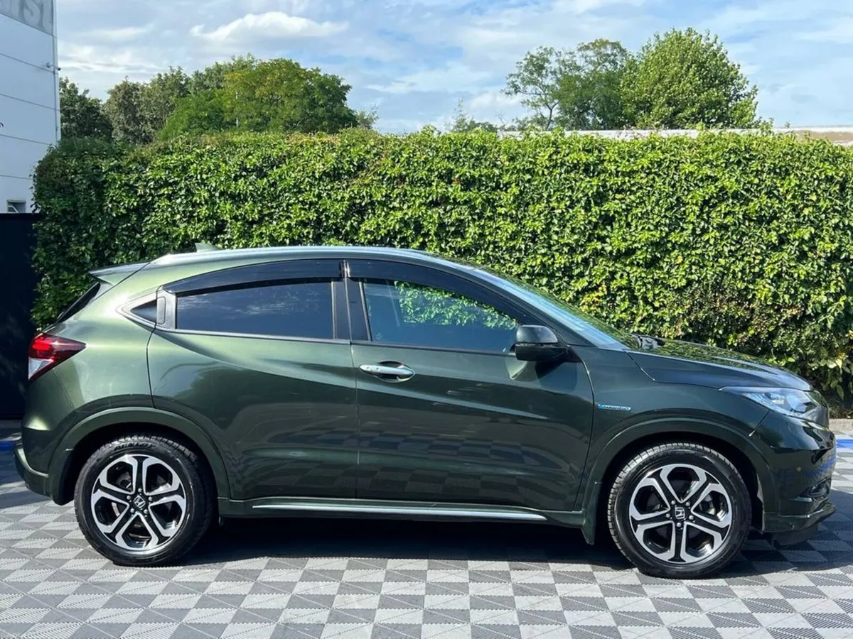 Honda Vezel 1.5 HYBRID AUTO // HALF LEATHER HEATED - Image 2
