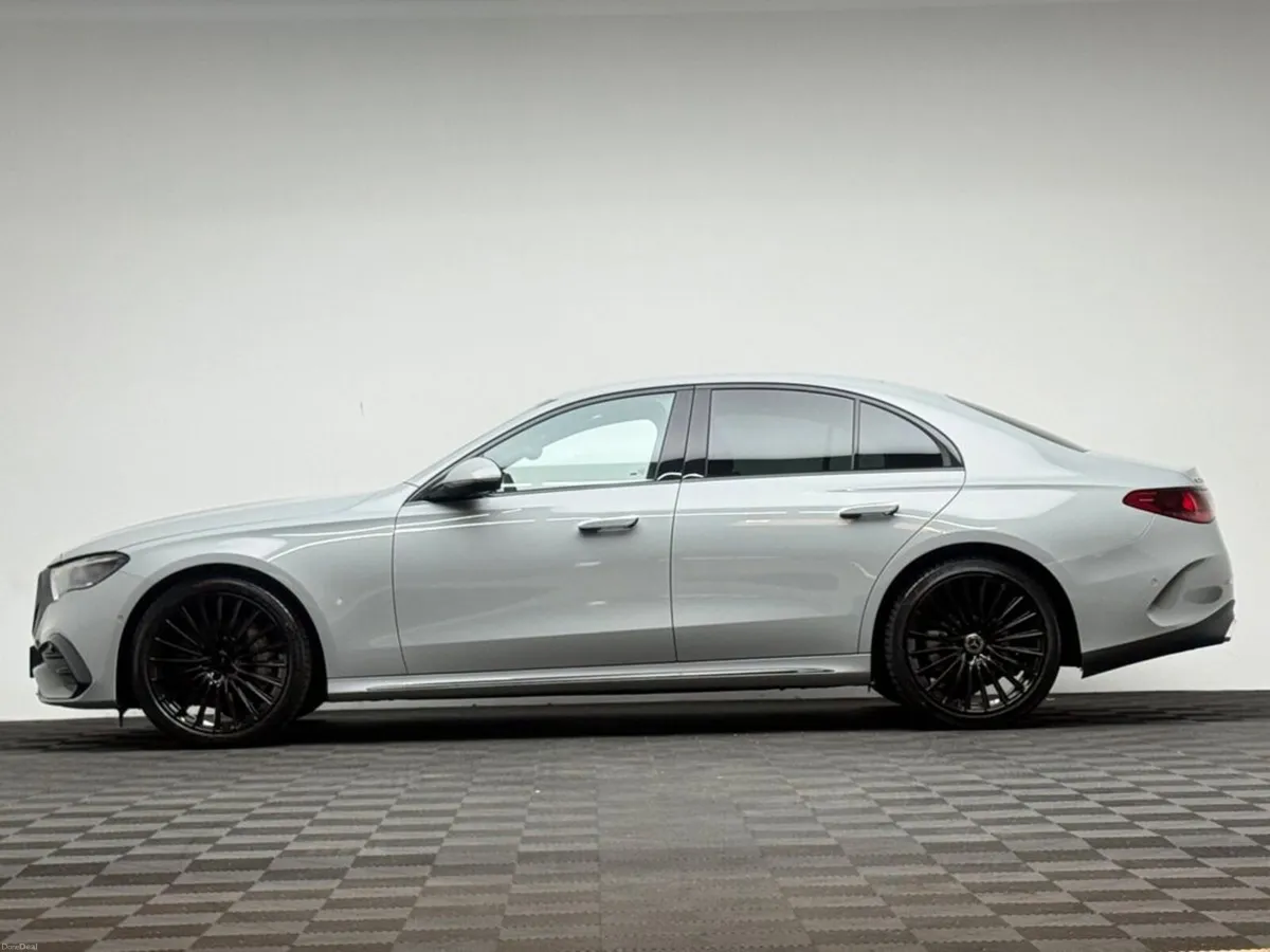 Mercedes-Benz E-Class E220D AMG LINE - Image 4