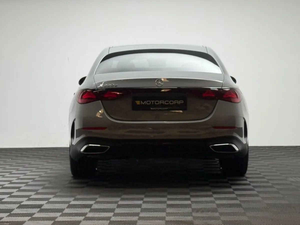 Mercedes-Benz E-Class E220D AMG LINE - Image 6