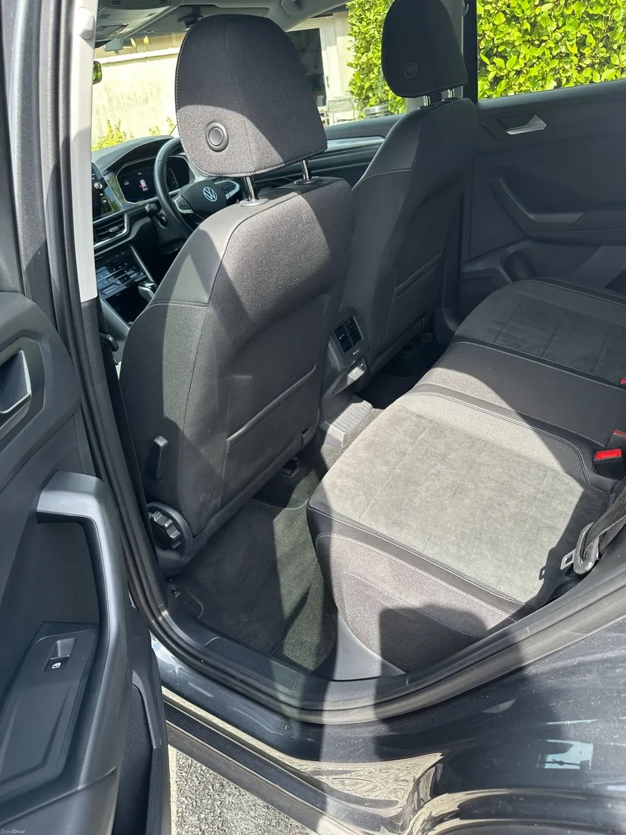 Volkswagen T-Roc 2023 - Image 6