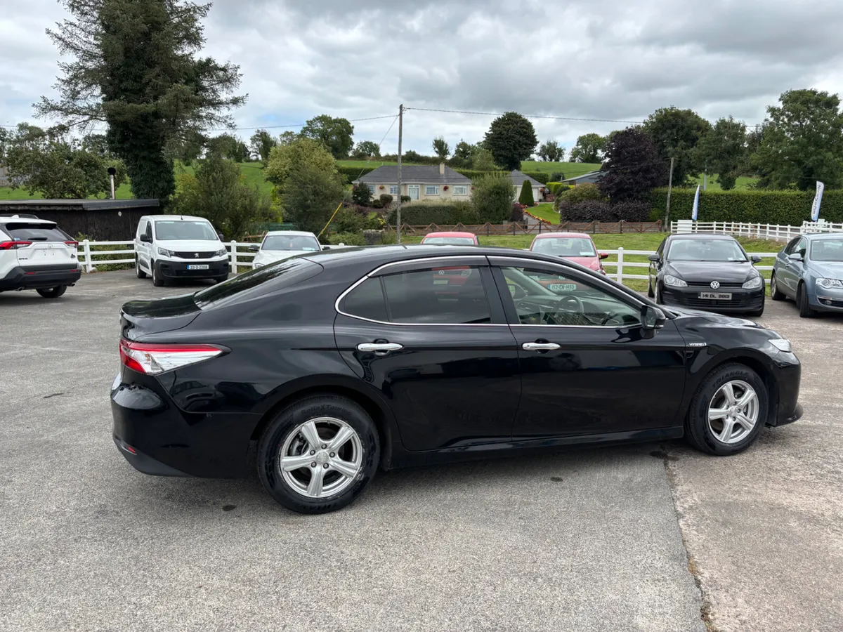 Toyota Camry 2019 - Image 2