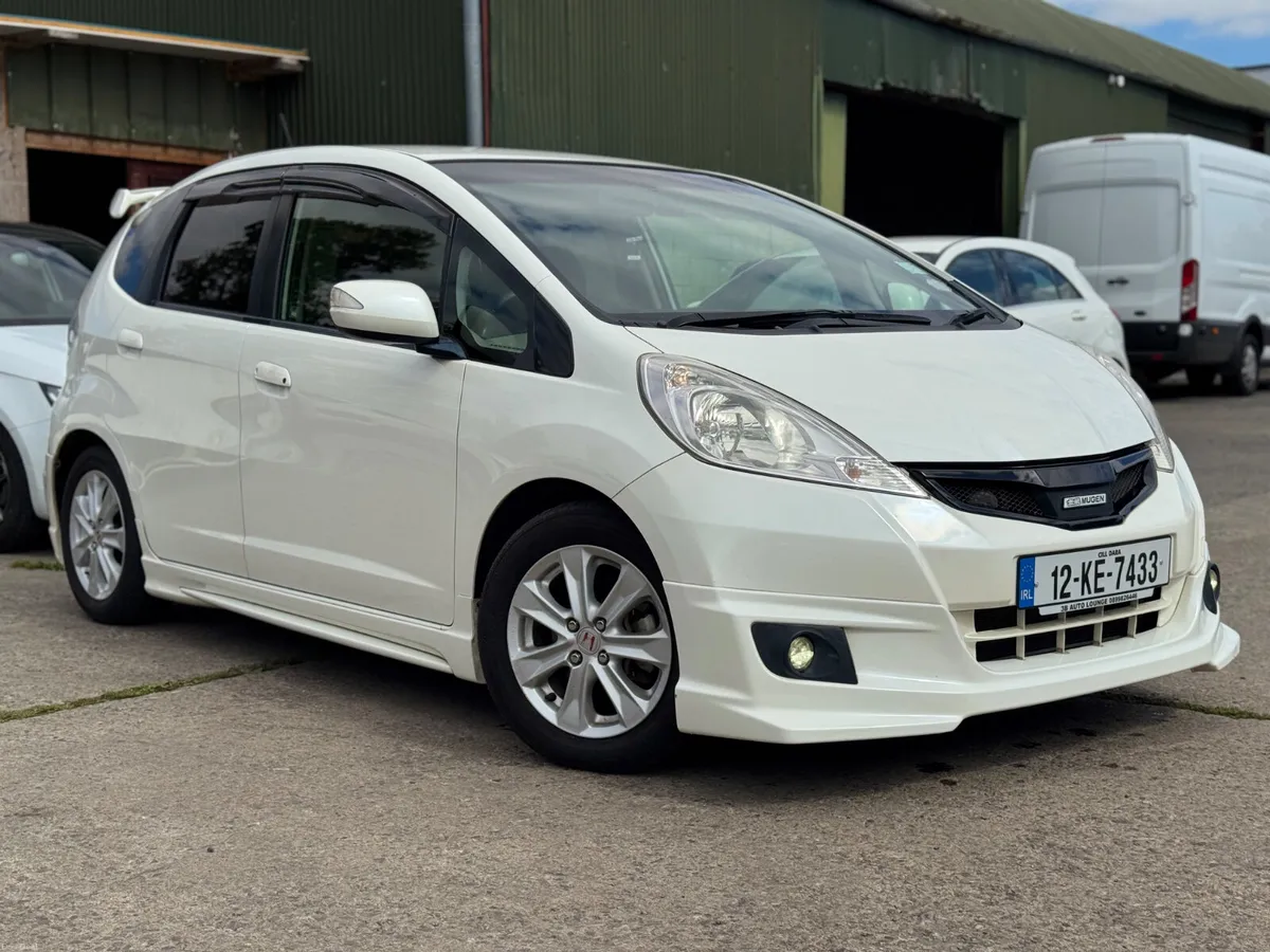 Honda Fit 1.3 Hyrbid 2012 41000KM Heated Seats - Image 1
