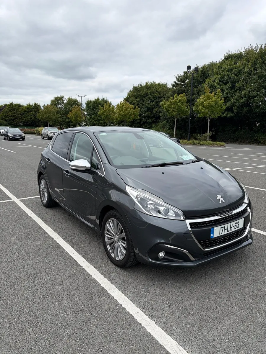 Peugeot 208 - Image 1