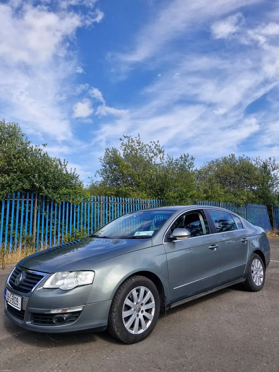 Volkswagen Passat 2009 - Image 4