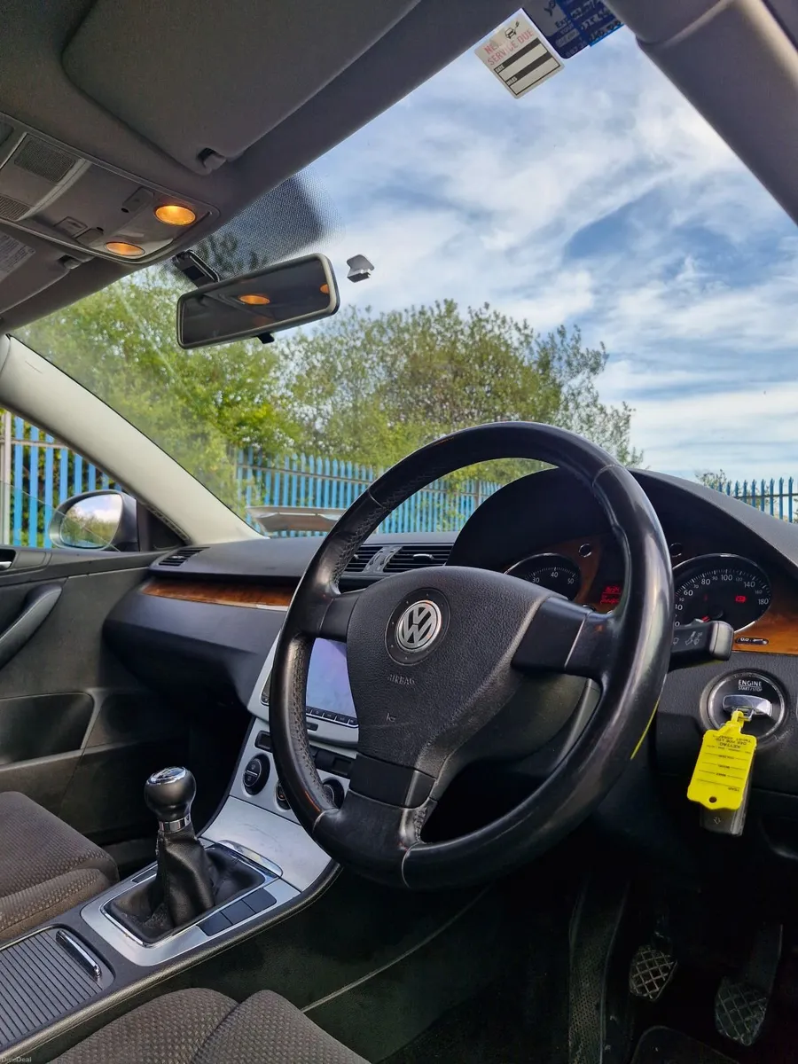 Volkswagen Passat 2009 - Image 6