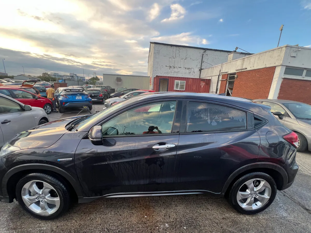 2015 HONDA VEZEL 1.5 HYBRID/ only 64k km/ warranty - Image 5