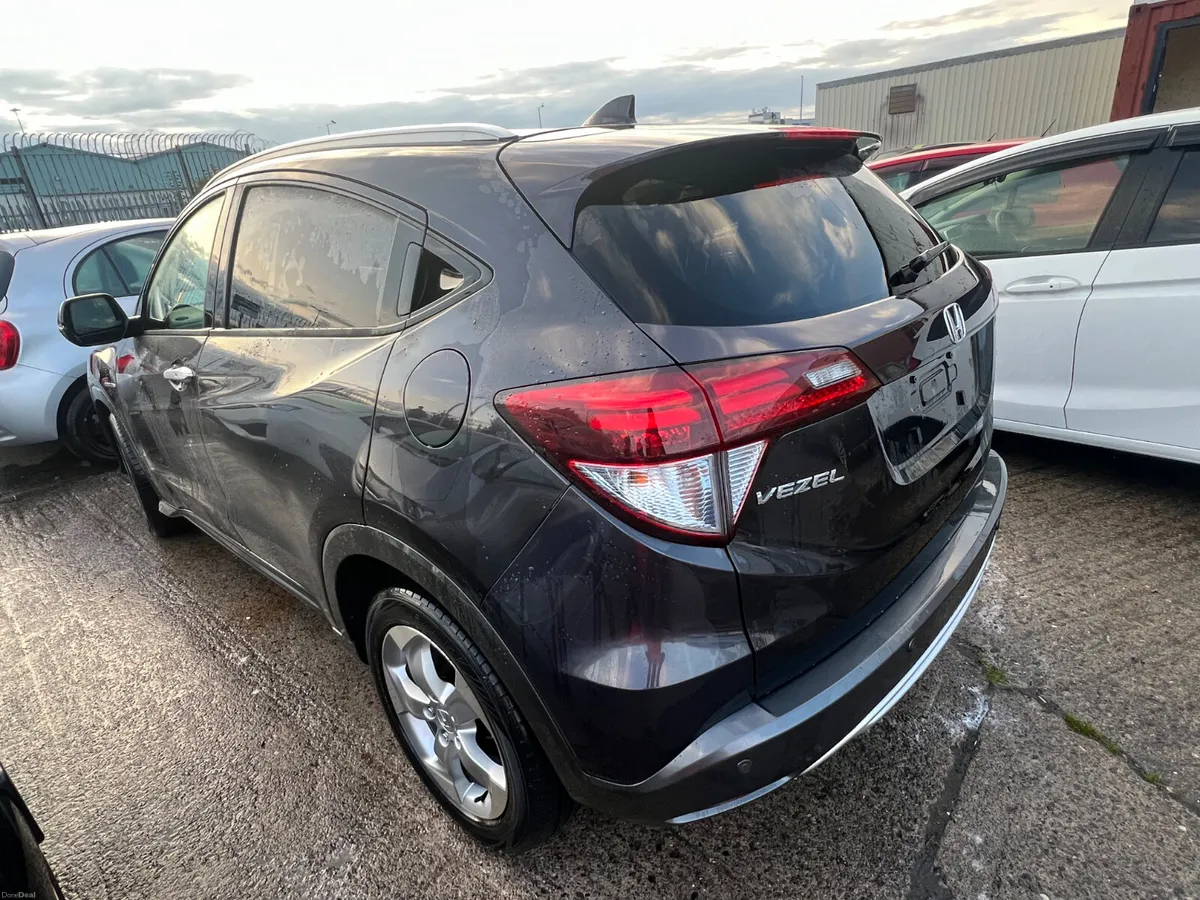 2015 HONDA VEZEL 1.5 HYBRID/ only 64k km/ warranty - Image 6