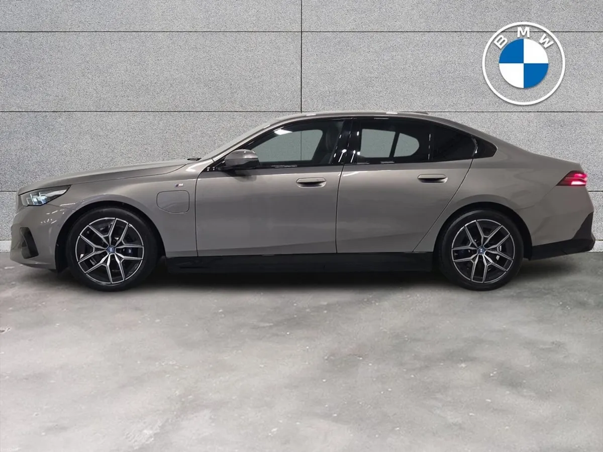 BMW 5-Series 530e M Sport Saloon - Image 3