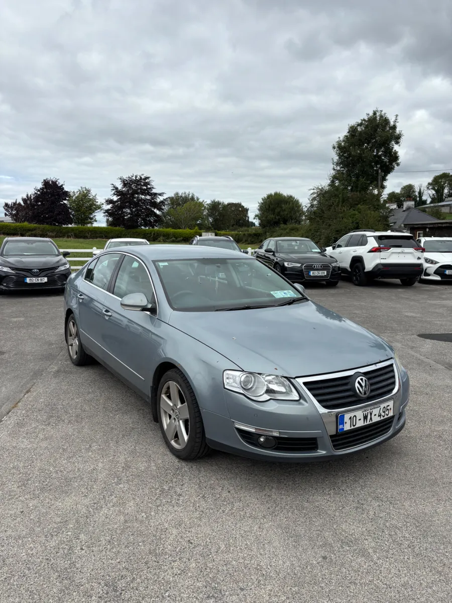 Volkswagen Passat 2010 - Image 2