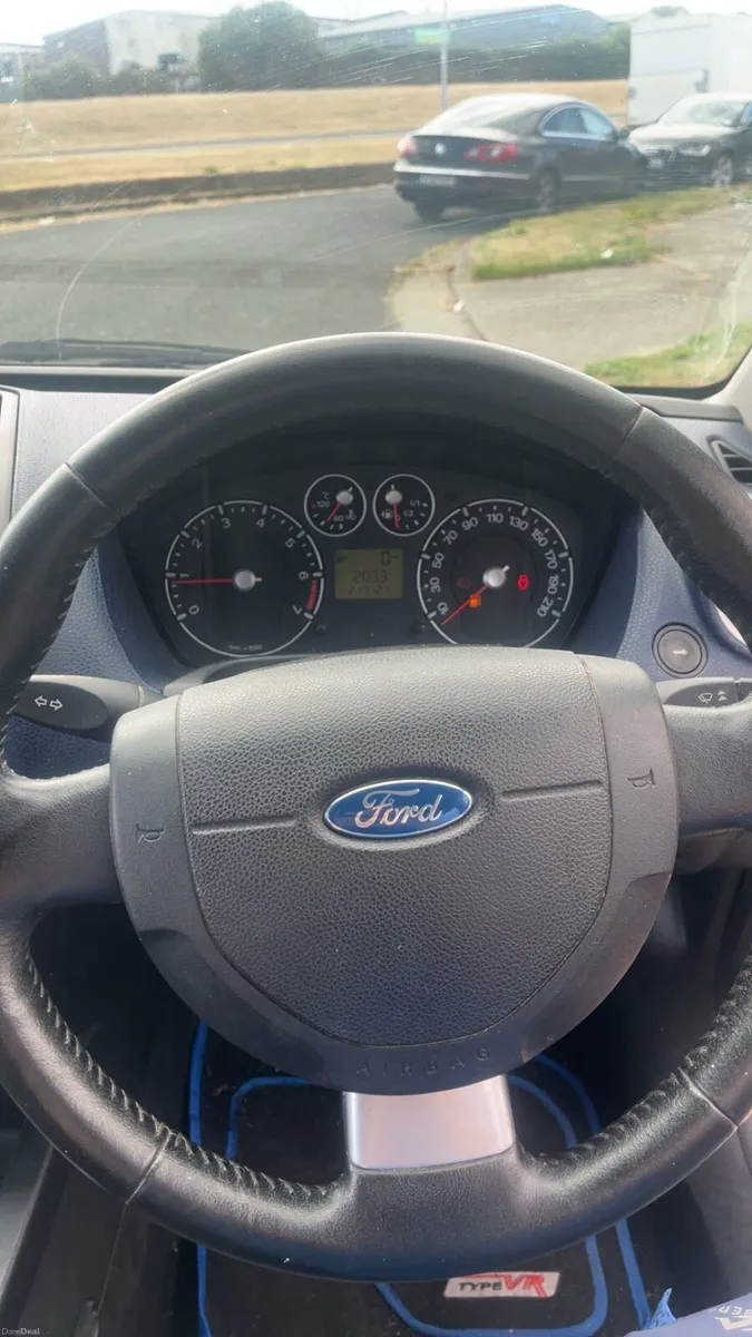 Car - Image 3