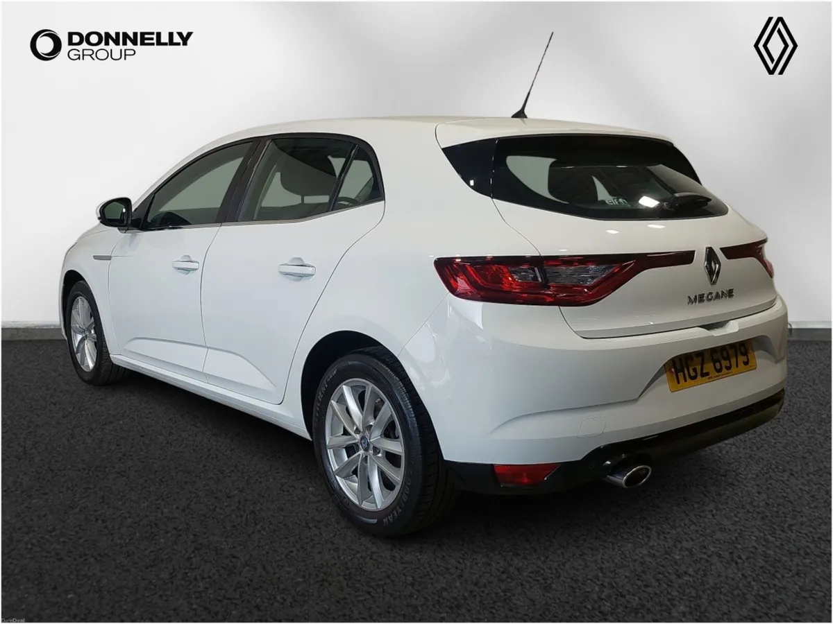 Renault Megane Hatchback Dynamique Nav - Image 2