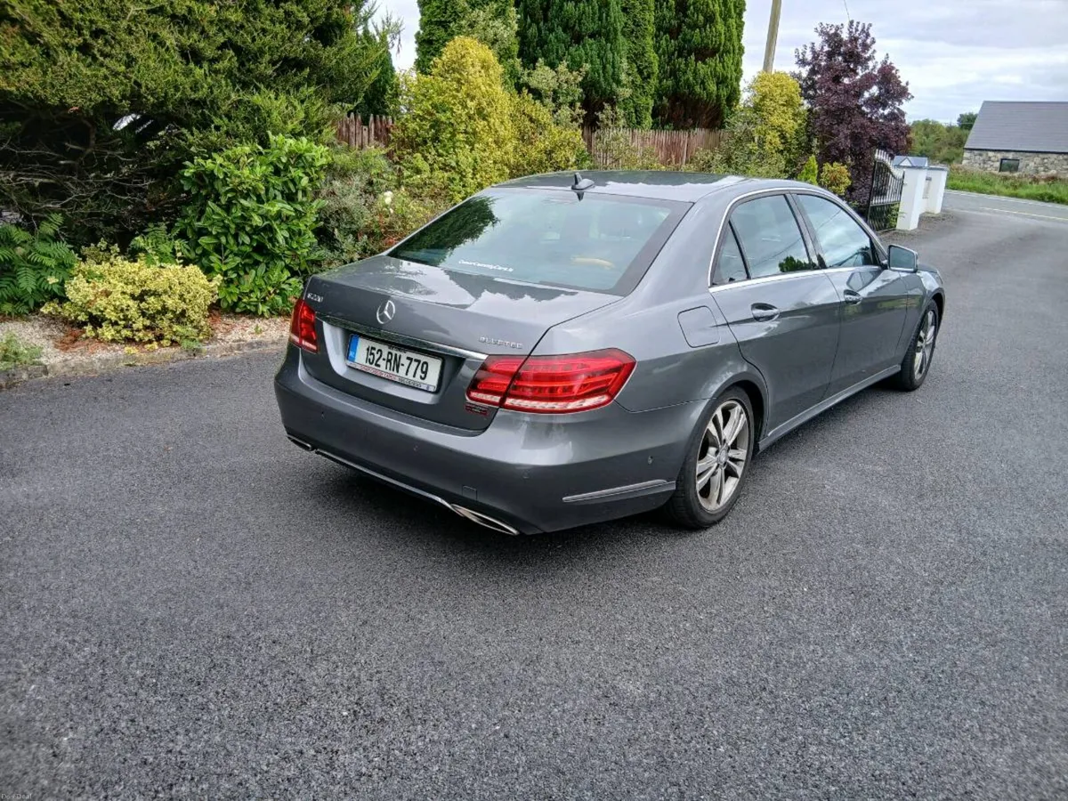 Mercedes benz E220 bluetec se - Image 3