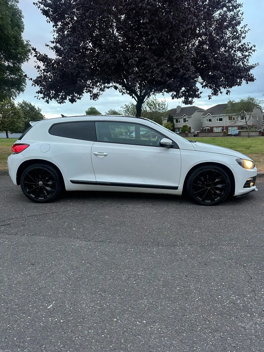 Volkswagen Scirocco GT TDI 2010 - Image 2