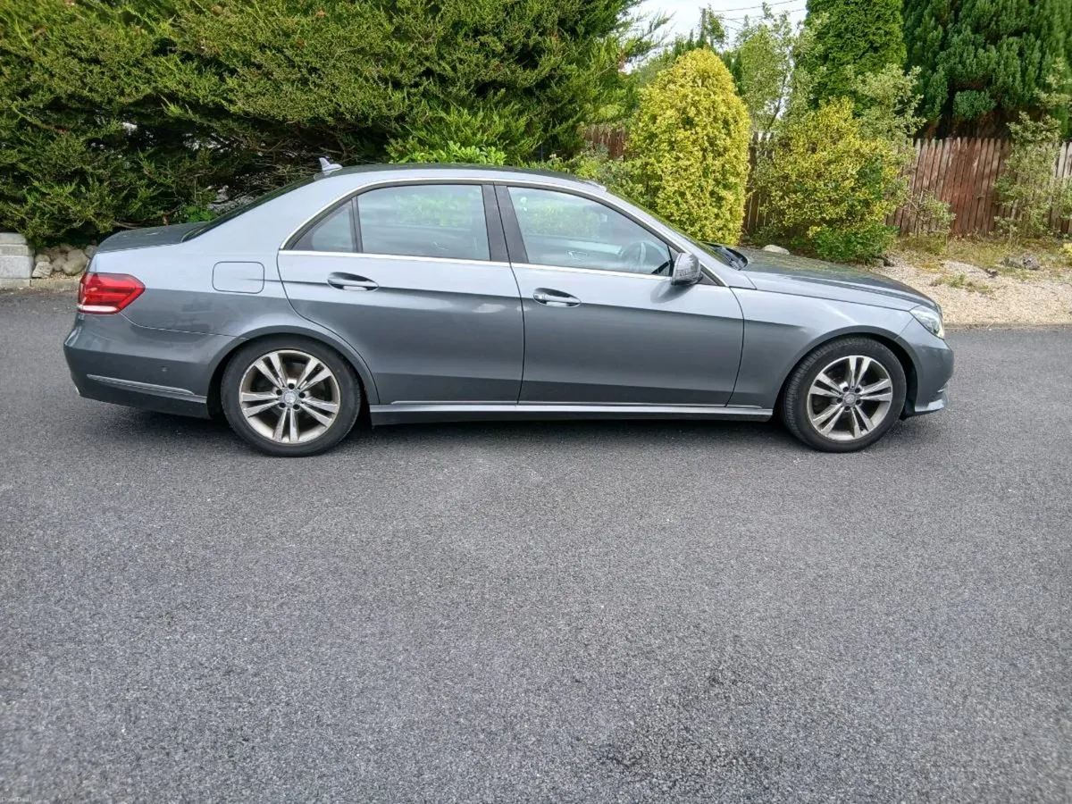Mercedes benz E220 bluetec se - Image 1