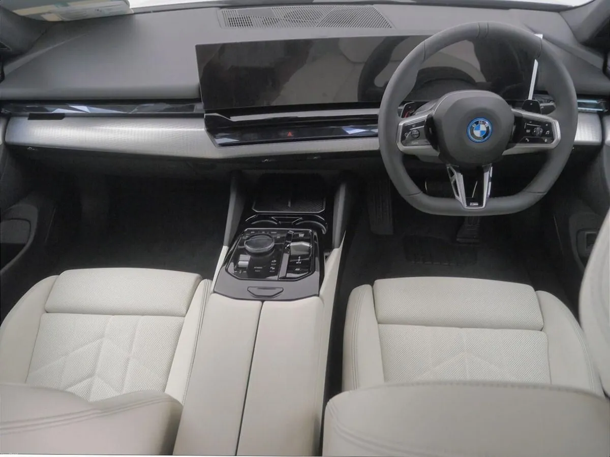 BMW 5-Series 530e M Sport Saloon - Image 4