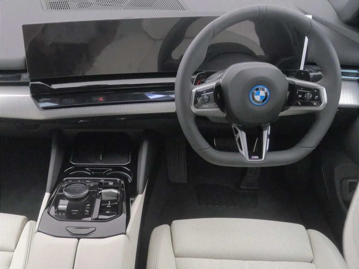 BMW 5-Series 530e M Sport Saloon - Image 5