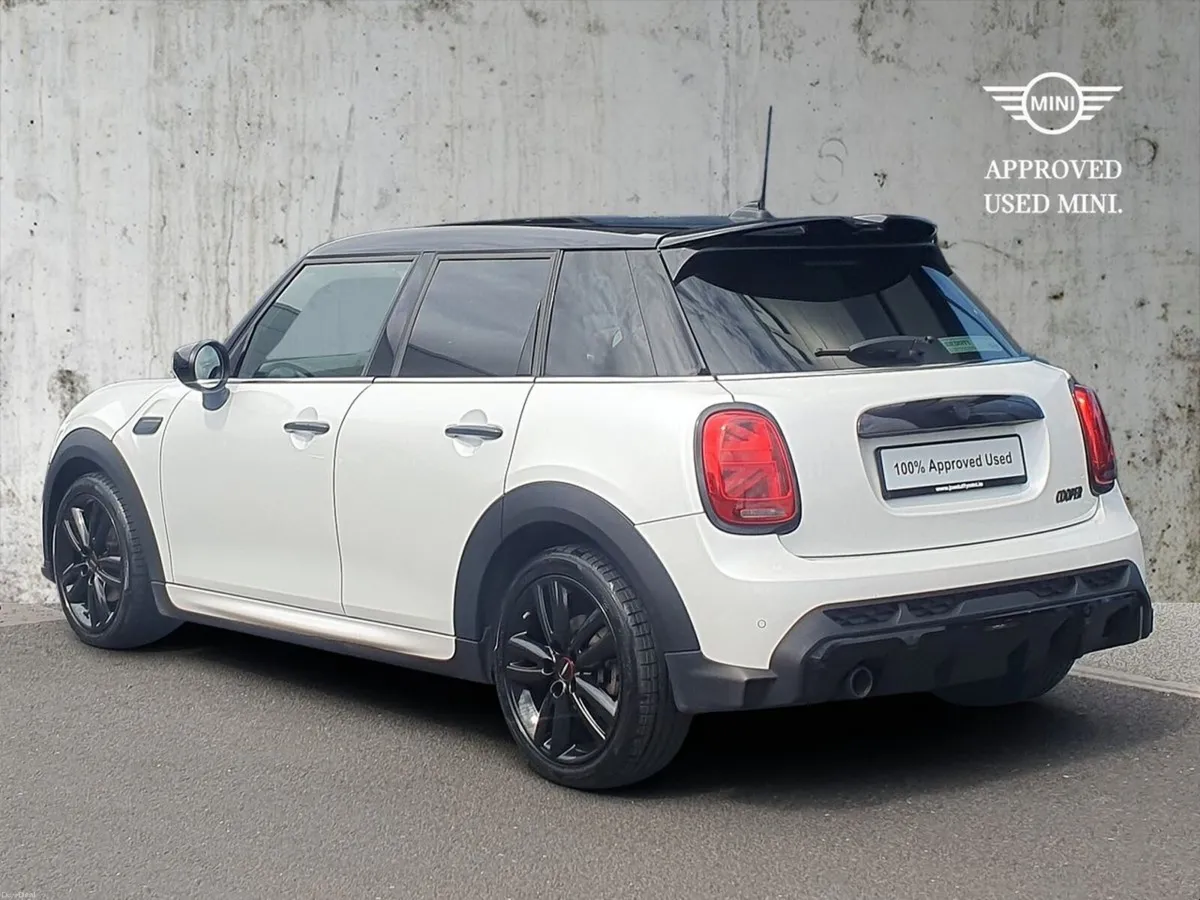 Mini Cooper 5-Door Cooper Sport - Image 2