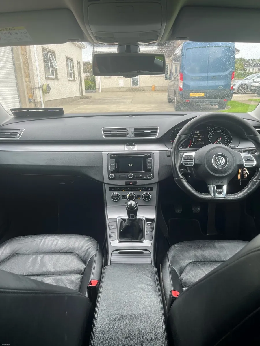 Volkswagen Passat - Image 6