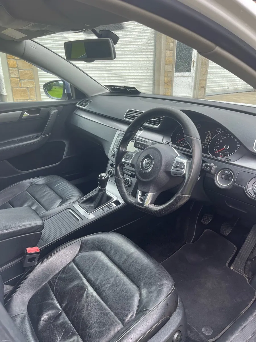 Volkswagen Passat - Image 5