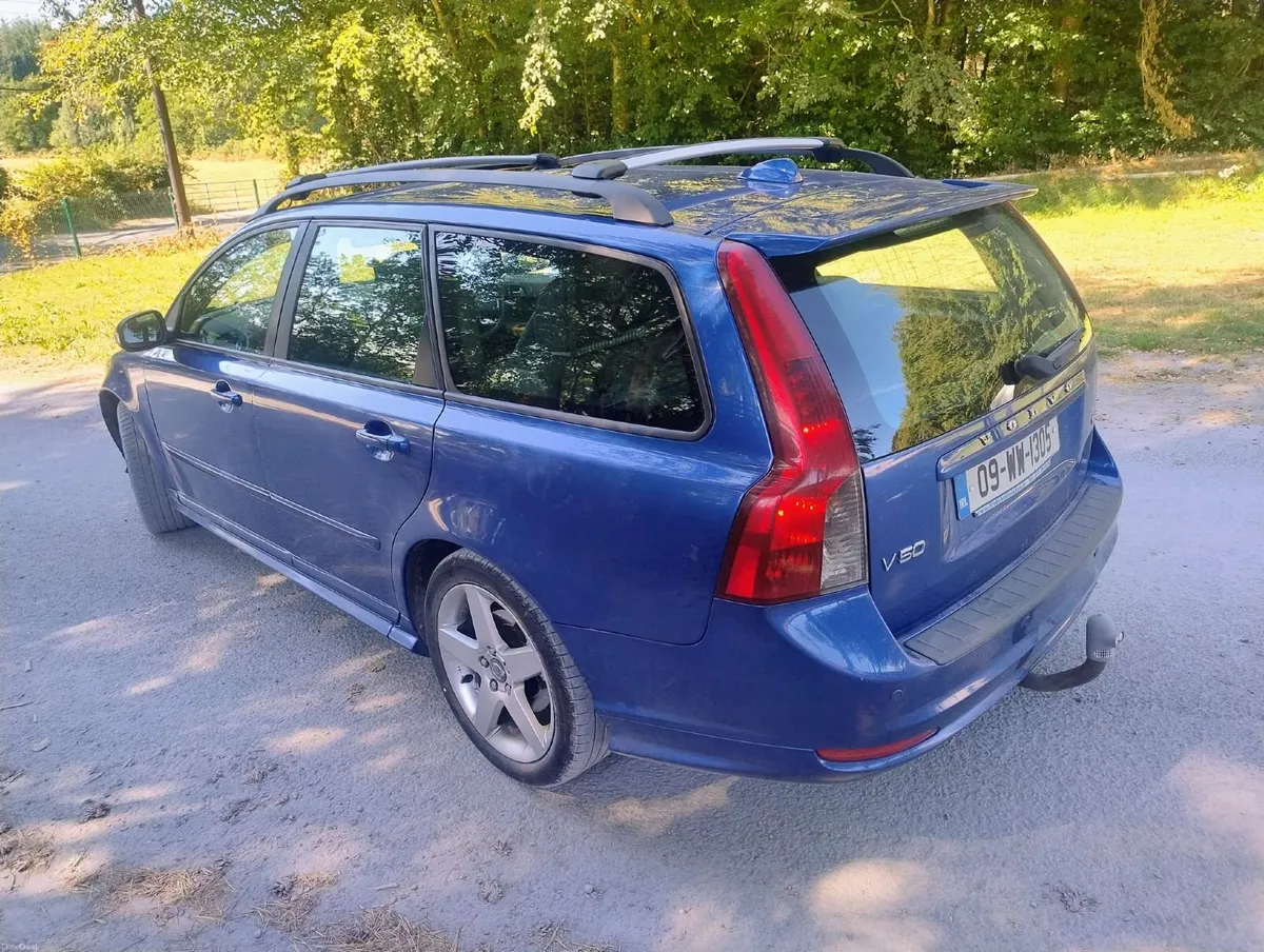 Volvo V50 2009 - Image 2