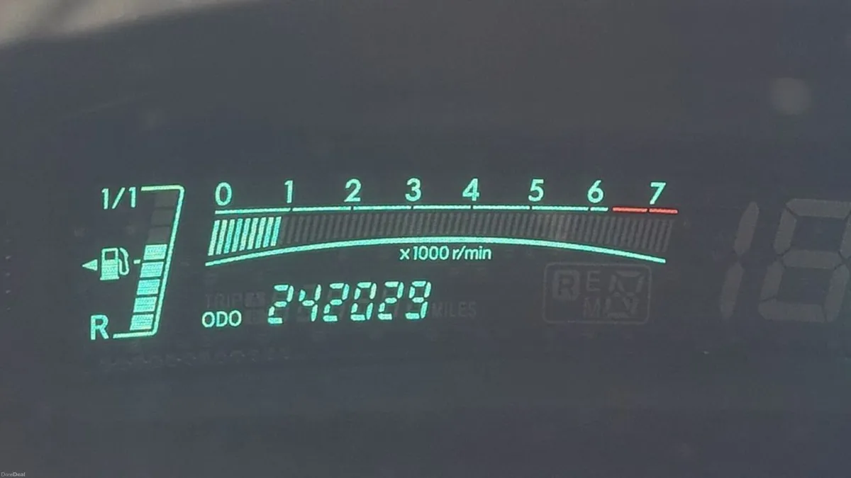 Toyota Yaris 2006 - Image 2