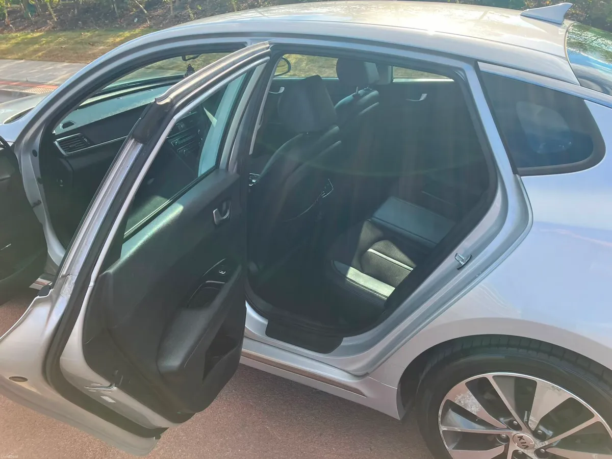 KIA OPTIMA - LOW MILEAGE - Platinum model - Image 4