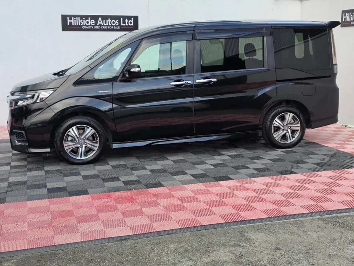 Honda Stepwagon SPADA 2.0 PETROL HYBRID AUTOMATIC - Image 4