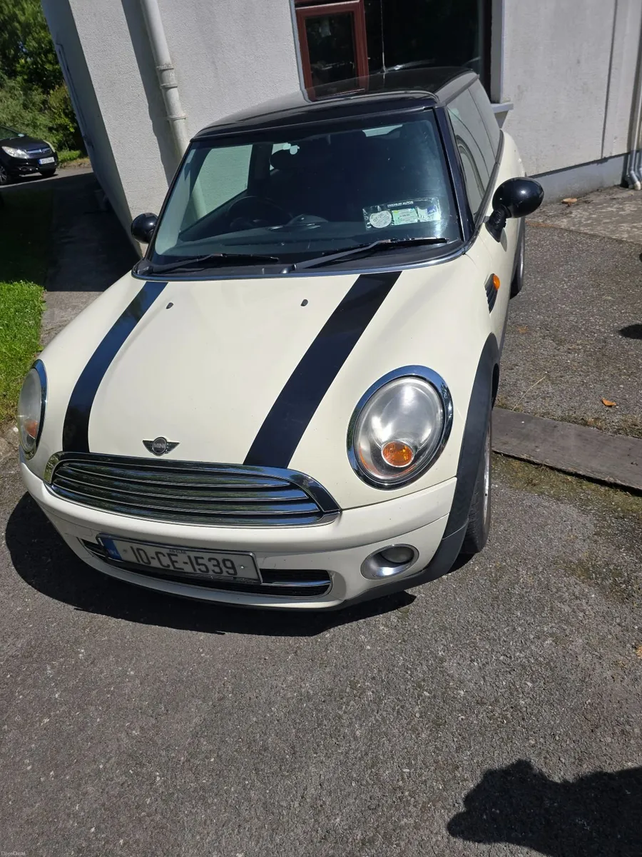 Mini Cooper 2010 - Image 2