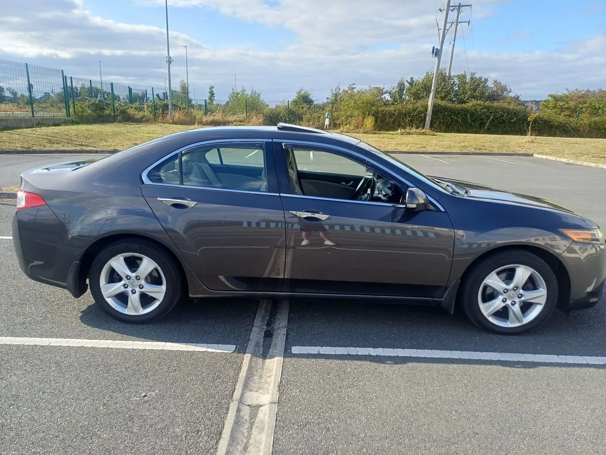 Honda Accord 2011 - Image 1