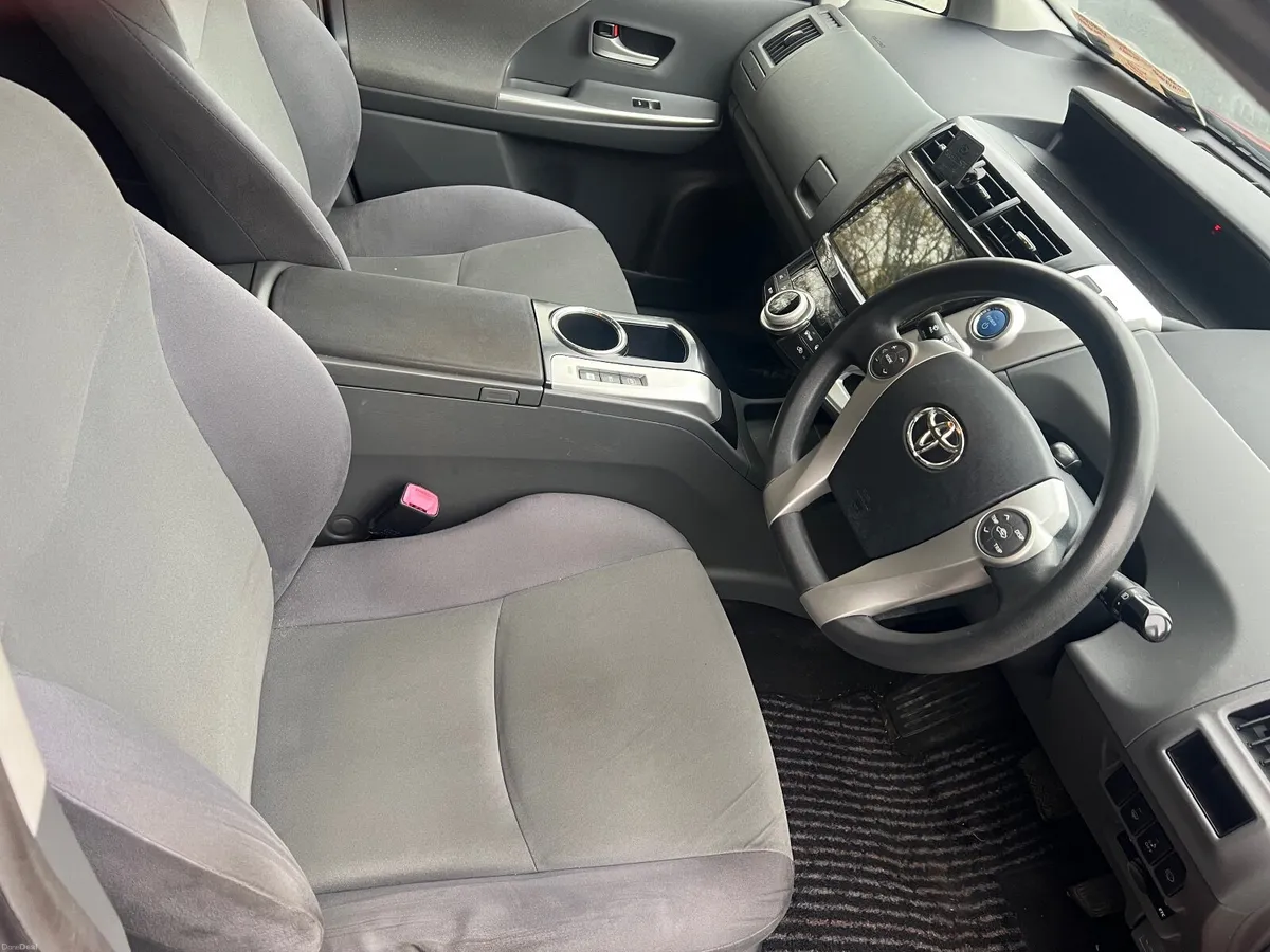 TOYOTA PRIUS ALFA 7 SEATER 2013 - Image 3