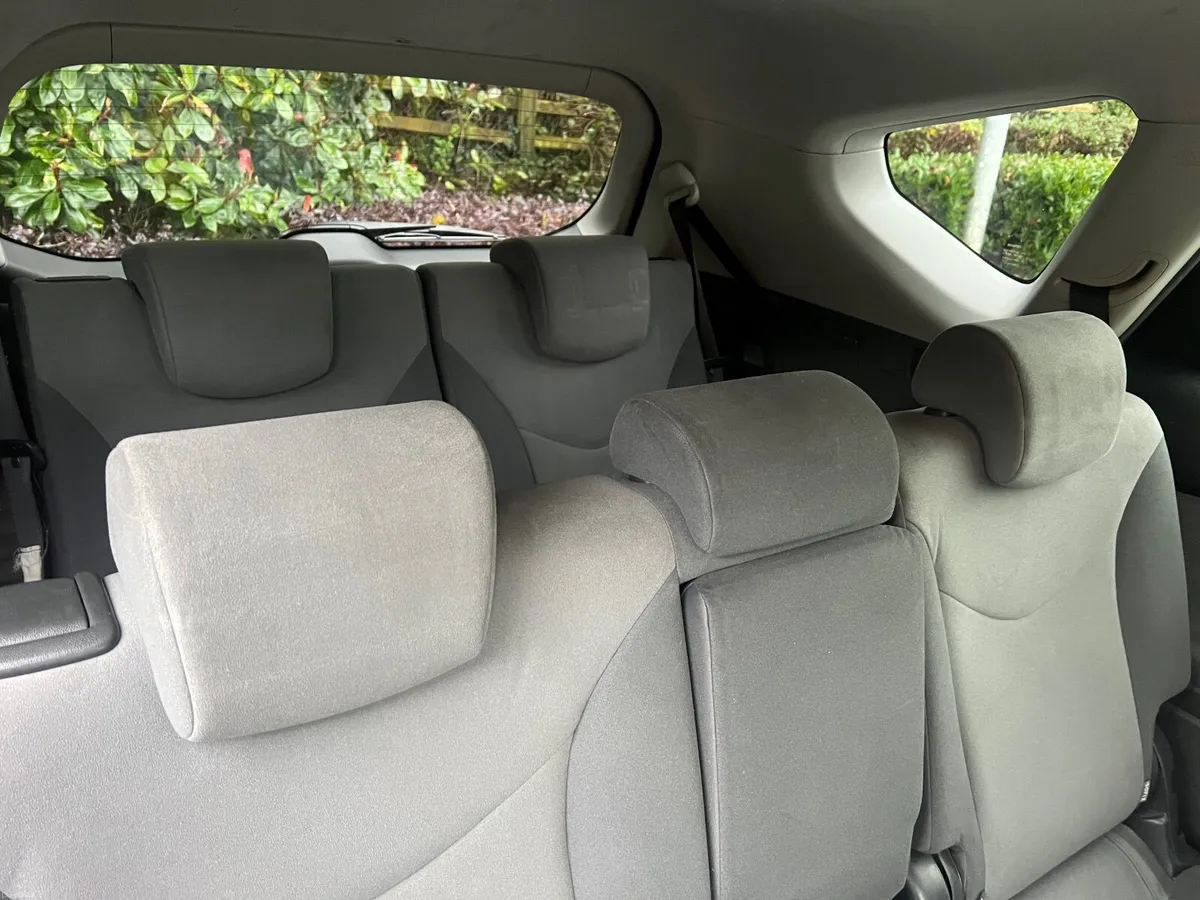TOYOTA PRIUS ALFA 7 SEATER 2013 - Image 2