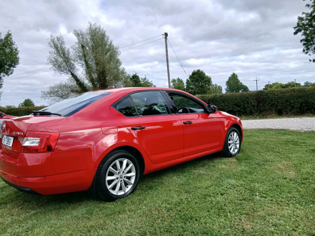 SKODA OCTAVIA 1.6 DIESEL - Image 2