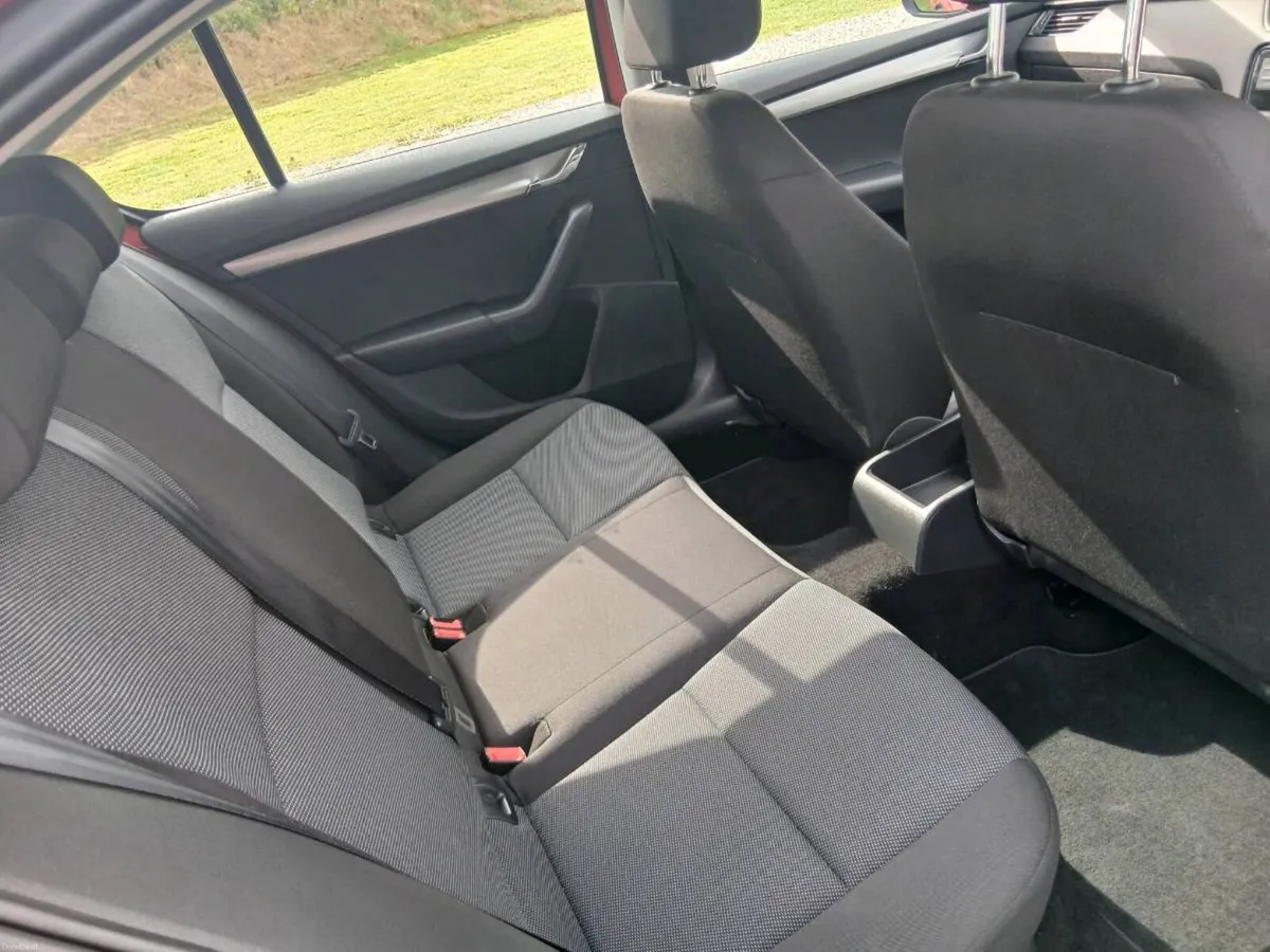 SKODA OCTAVIA 1.6 DIESEL - Image 6
